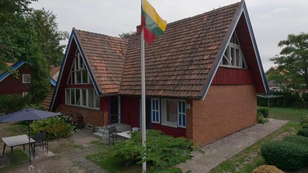 The photo shows the Kiras located in the city of Nida.