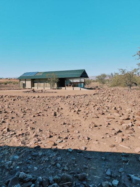A la foto es mostra l'objecte Palmwag Camping2Go situat a la ciutat de Kamanjab.