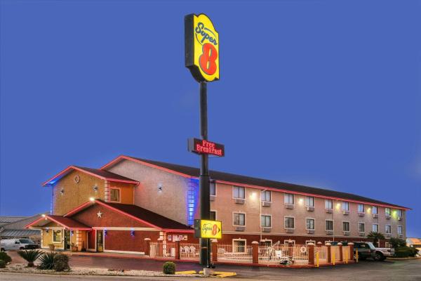 Photo 5 : Super 8 by Wyndham San Antonio/I-35 North