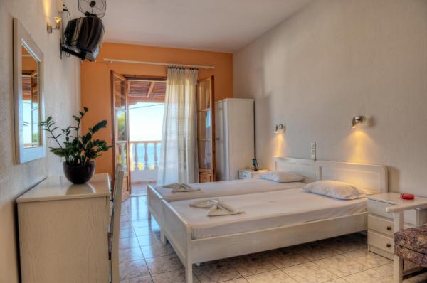A la foto es mostra l'objecte Elena Studios situat a la ciutat de Patitiri.