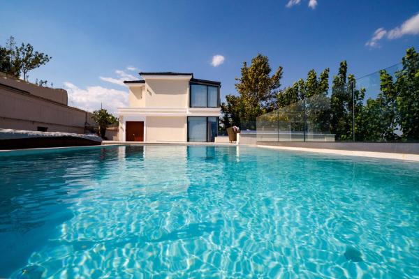 A la foto es mostra l'objecte KingsResidenceVilla situat a la ciutat de Nàuplia.