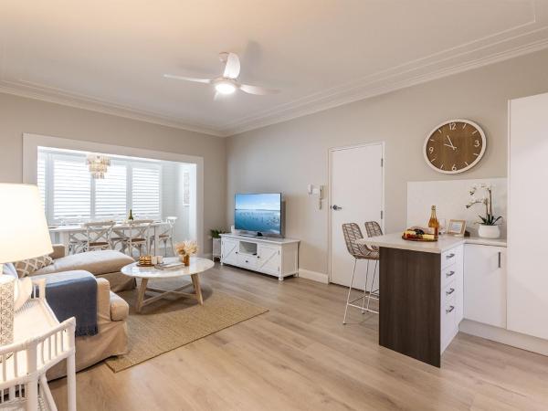 Louisa Court, 2,49 Donald St - Beautifully Furnished Unit In The Heart Of Town With Air Con And Wi-fi - Nelson Bay