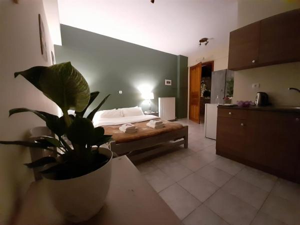 A la foto es mostra l'objecte KERAMIDAKI MINI SUITES 2 situat a la ciutat de Áno Lousoí.