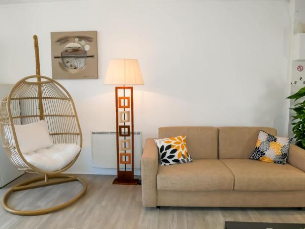A la foto es mostra l'objecte Gîte du Four Banal situat a la ciutat de Crémieu.
