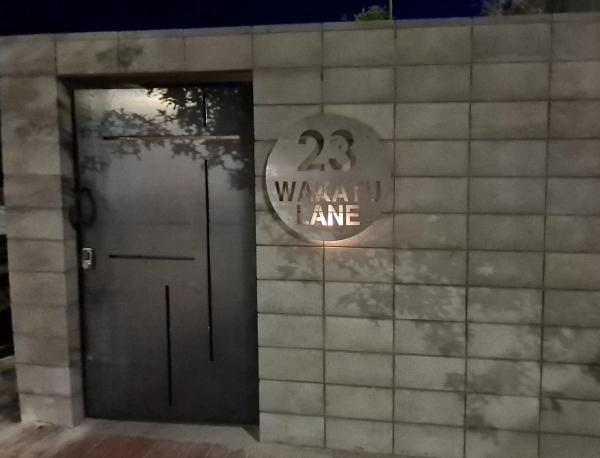 Na zdjęciu widoczny jest obiekt Oaktree House położony w mieście Nelson.