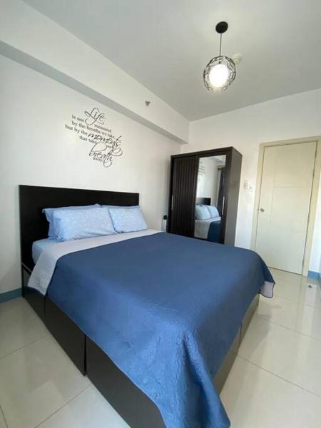 A la foto es mostra l'objecte A Cozy 2 Bedroom Unit with a Parking at Tower 2 South Residences SM Southmall situat a la ciutat de Manila.