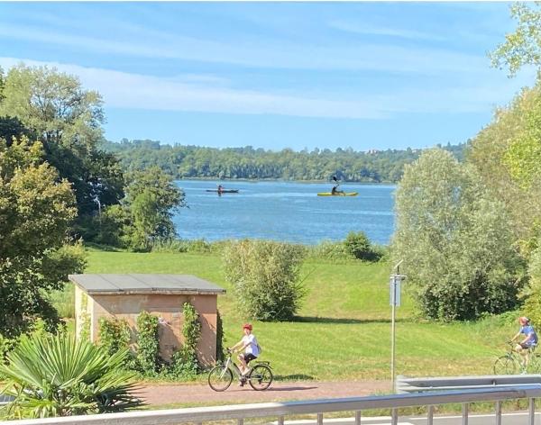På billedet ses objektet Appartamento Bellavista - Fronte Lago di Varese beliggende i byen Gavirate.