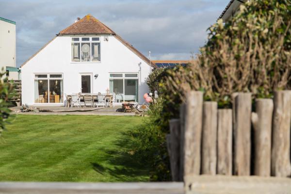 Fotografia 9: Fairlight - Charming coastal home on the beach