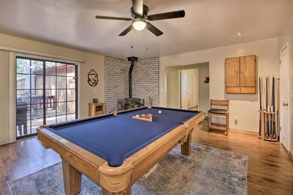 The photo shows the 32 Mi to Sunrise Park White Mountain Retreat located in the city of Indian Pine.
