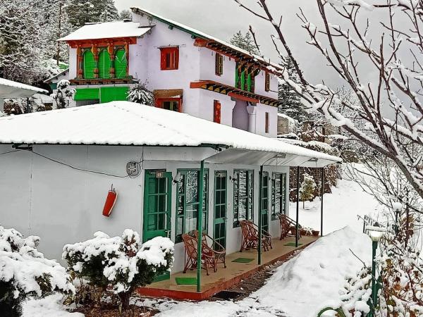 На фото показан объект Himalayan High, Auli, By Himalayan Eco Lodges, расположенный в городе Джошимат.
