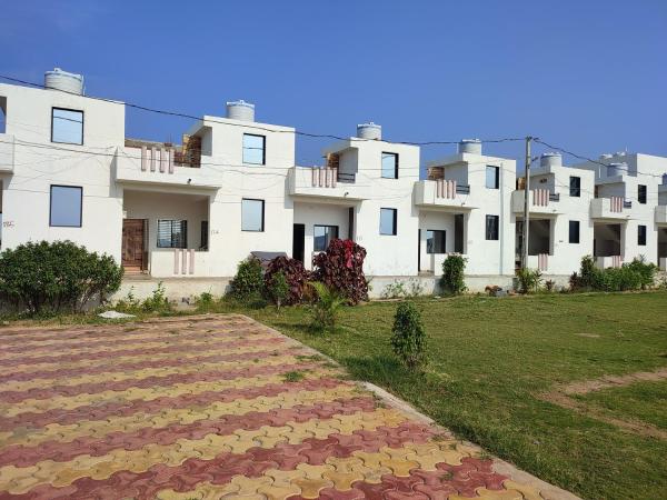 Nella foto è visibile l'oggetto Neelkanth Homes situato nella città di Garudeshwar.