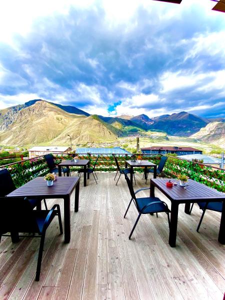 A la foto es mostra l'objecte HOTEL KAZBEGI 1963 situat a la ciutat de Kazbegi.