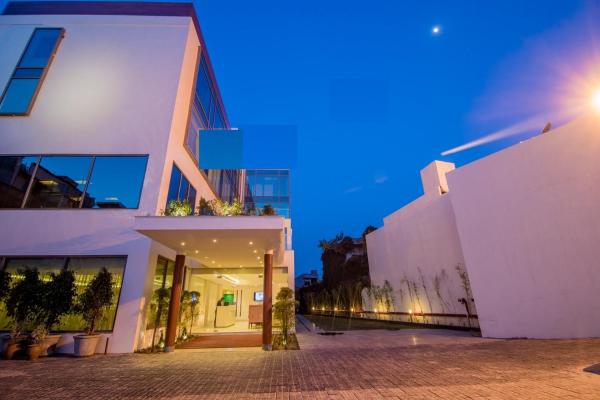 Na zdjęciu widoczny jest obiekt The Imperial Poonam Hotel położony w mieście Phagwara.