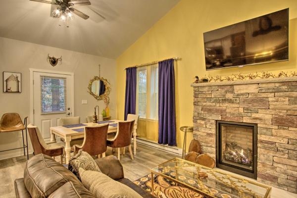 Nella foto è visibile l'oggetto 13 Mi to Camelback Ski! Creekside Lincoln Lodge situato nella città di Effort.