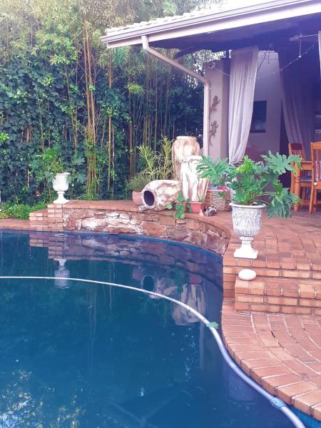 Na fotografii je vidět objekt Stunning BnB in Gorgeous Garden Setting nacházející se ve městě Primrose.