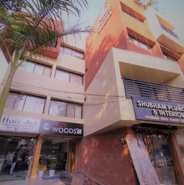 A la foto es mostra l'objecte Hotel Wood Inn situat a la ciutat de Rāipur.