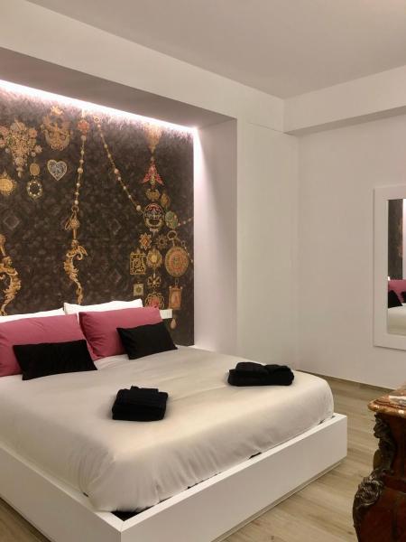 Na fotografii je vidět objekt Gonzaga Guest House nacházející se ve městě Neapol.