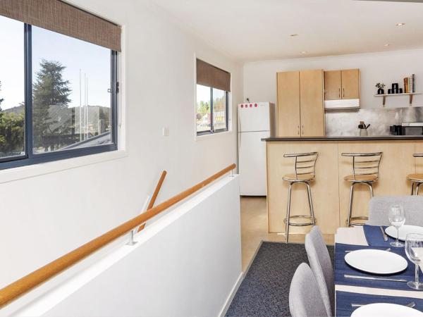 Bild 6: Silvertrees 5 - Central 3BR Townhouse l Lake Views l Spa l BBQ l WiFi