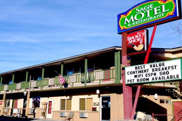 Na fotografii je vidět objekt Sage Motel nacházející se ve městě Jensen.