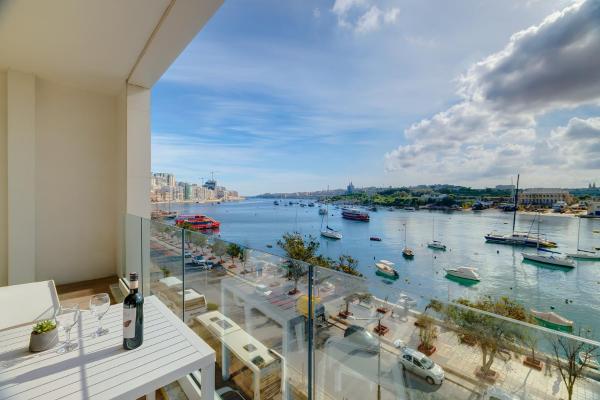 A la foto es mostra l'objecte Superlative Apartment with Valletta and Harbour Views situat a la ciutat de Sliema.