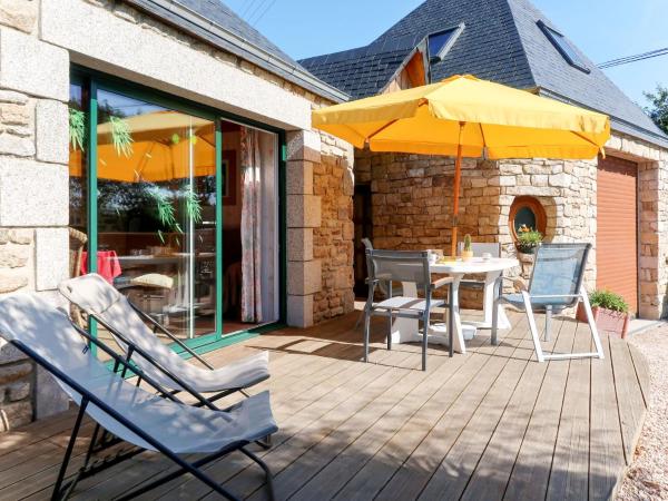 The photo shows the Holiday Home Les Bambous by Interhome located in the city of Le Folgoët.