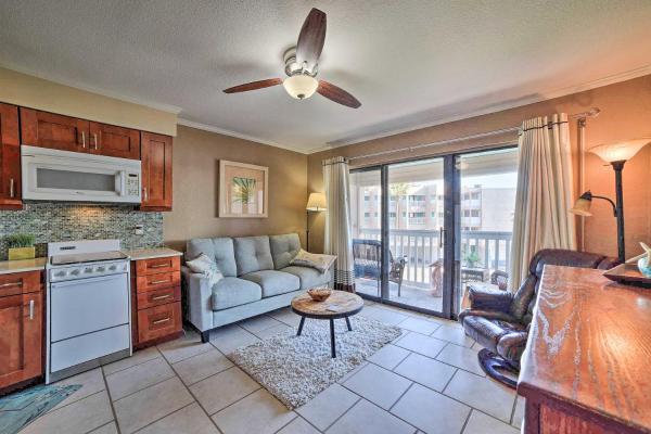 En la foto se muestra el objeto Resort-Style Condo with Balcony on North Beach! ubicado en la ciudad de Corpus Christi.