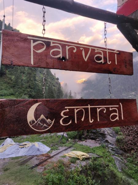 På bildet vises objektet Parvati Central som ligger i byen Manīkaran.