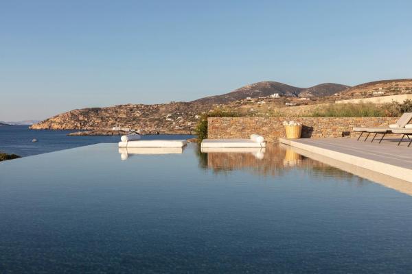 A la foto es mostra l'objecte NOS Hotel & Villas situat a la ciutat de Sifnos.