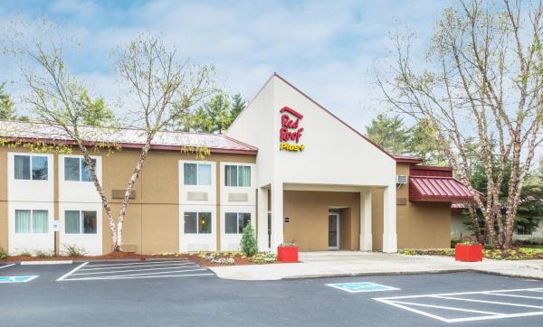 Na fotografii je vidět objekt Red Roof Inn PLUS+ South Deerfield - Amherst nacházející se ve městě Williamsburg.