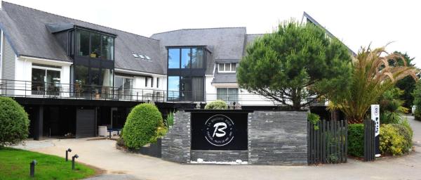 På billedet ses objektet Logis Golfe Hotel beliggende i byen Vannes.