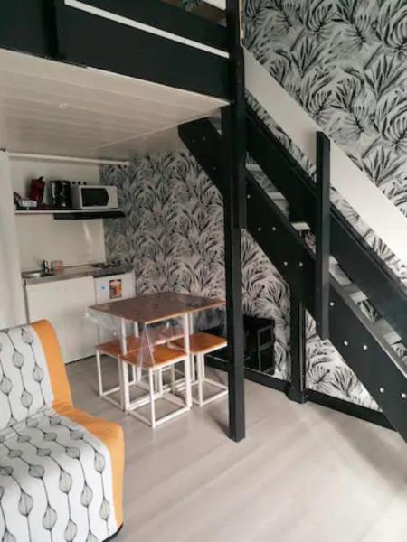 A la foto es mostra l'objecte Le repos chavagnais situat a la ciutat de Chauché.