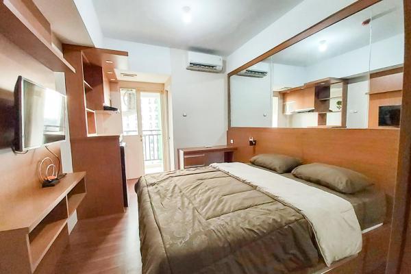 A la foto es mostra l'objecte RedLiving Apartemen Green Lake View Ciputat - Juragan Rooms Tower B with Fast Wifi situat a la ciutat de Pondokcabe Hilir.