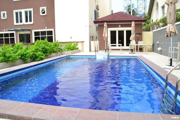 Ellyxville Hotel, Lekki