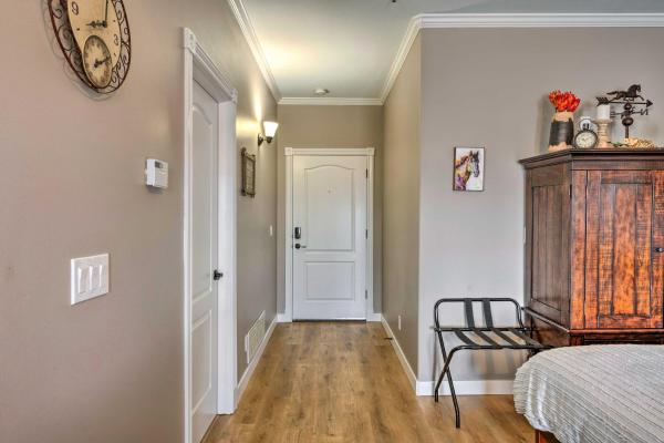Foto 4: Large, Cozy Midway Studio with Mountain Views!
