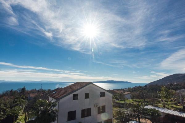 A la foto es mostra l'objecte Apartment Bella-Vista situat a la ciutat de Ičići.