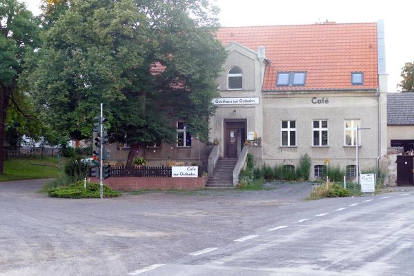 На фото показан объект Gasthaus zur Ostbahn, расположенный в городе Neuhardenberg.