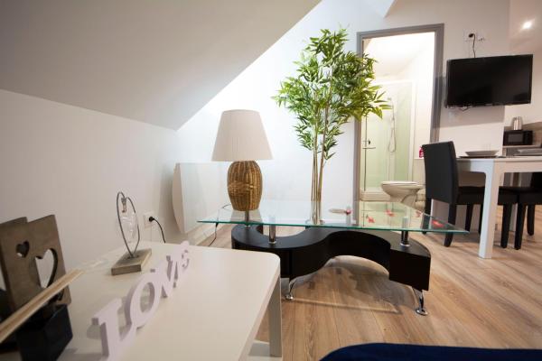 Na zdjęciu widoczny jest obiekt MALËiKA !!! Superbe T2 HOME STAGING avec parking gratuit !!! położony w mieście Dallon.