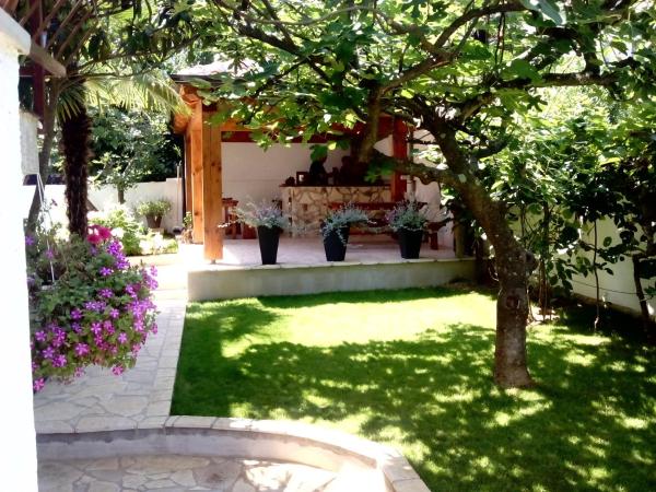 A la foto es mostra l'objecte Apartments Peloža situat a la ciutat de Poreč.