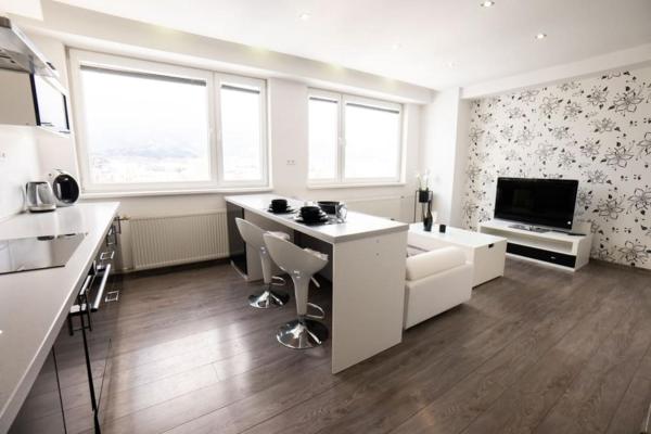 A la foto es mostra l'objecte Great Apartment Blck&Wht near center & own parking situat a la ciutat de Bystrička.