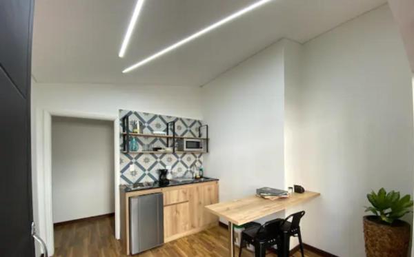 Apartamento Cerca Al Centro Comercial Santafé A105 By Roots Rentals - Medellín, Colombia