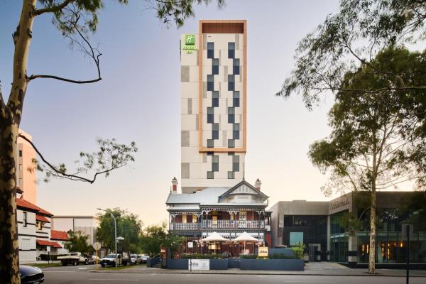 Na zdjęciu widoczny jest obiekt Holiday Inn West Perth by IHG położony w mieście Perth.