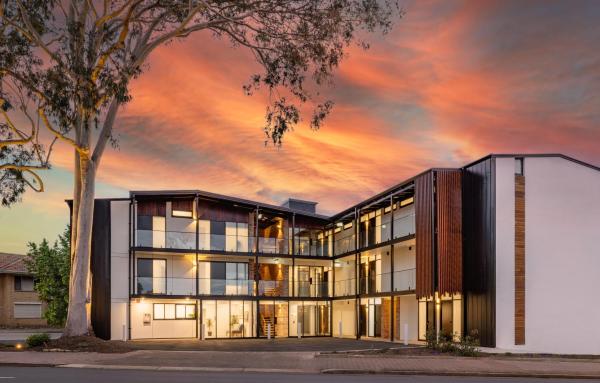 A la foto es mostra l'objecte The Osmond Motel & Apartments situat a la ciutat de Fullarton.