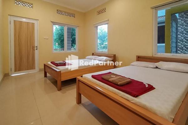 Na zdjęciu widoczny jest obiekt Batu Homestay Puncak Mitra RedDoorz położony w mieście Pasirmuncang 1.