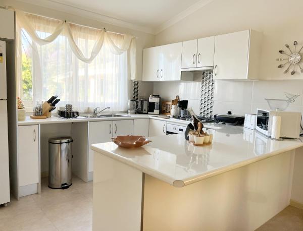 Bilde 6: Bright & Beautiful Home On The Hills!