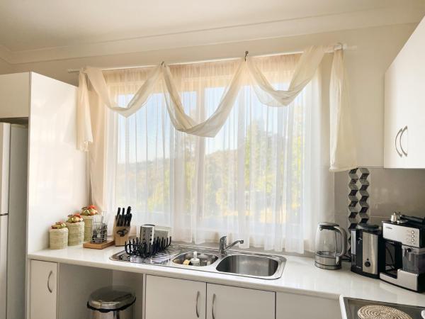 Bilde 9: Bright & Beautiful Home On The Hills!