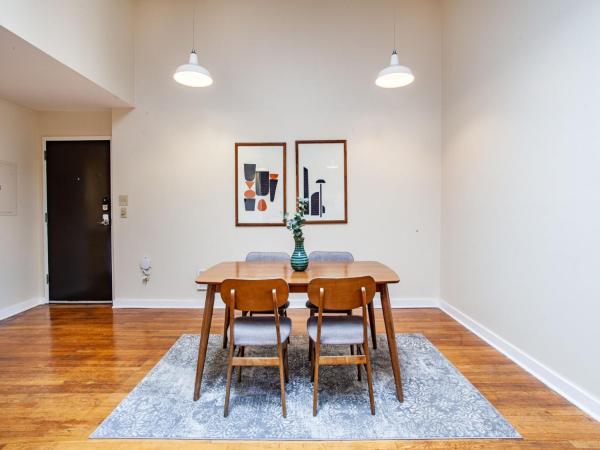 Auf dem Foto ist das Objekt Spacious Old City Loft in der Stadt Knoxville zu sehen.