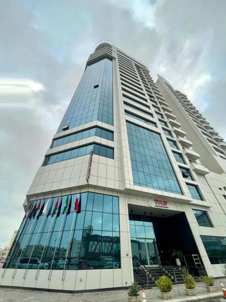 På bildet vises objektet Tulip Hotel & Suites som ligger i byen Sanābis.