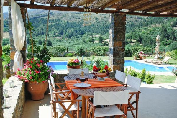 Na zdjęciu widoczny jest obiekt Home with Garden & Pool for All położony w mieście Melidhónion.