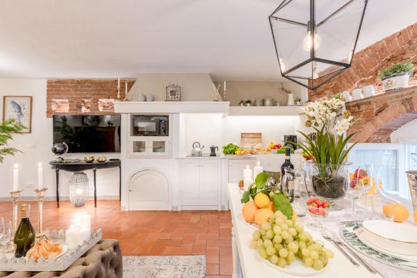 Casa Colosseum, A Million Dollar's View: The Lucca Colosseum. Luxury 1 Bedroom 1 Bathroom Apartment - Province de Lucques