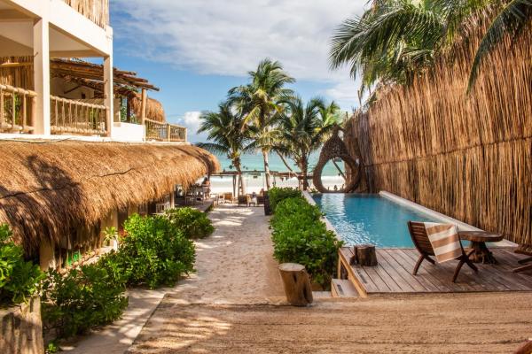 Na zdjęciu widoczny jest obiekt Dune Boutique Hotel located at the party zone położony w mieście Tulum.